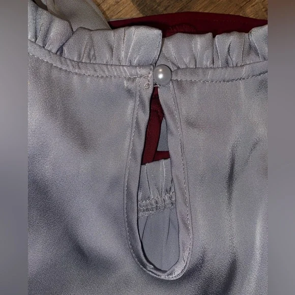 NWOT Bundle of 2 silky tops. Burgundy and grey size medium - Picture 8 of 9